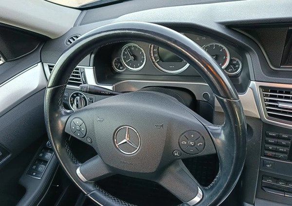 Mercedes-Benz Klasa E cena 40900 przebieg: 242000, rok produkcji 2011 z Nidzica małe 704